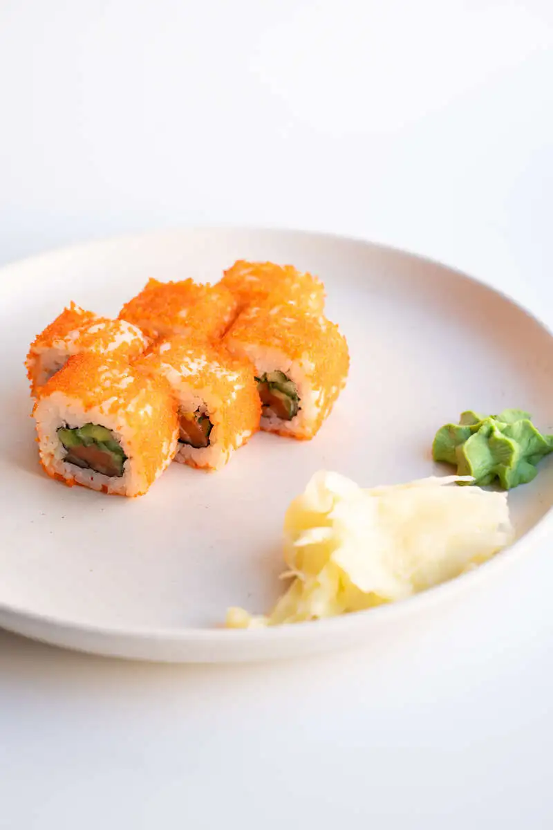 Ролл калифорния с лососем ланч