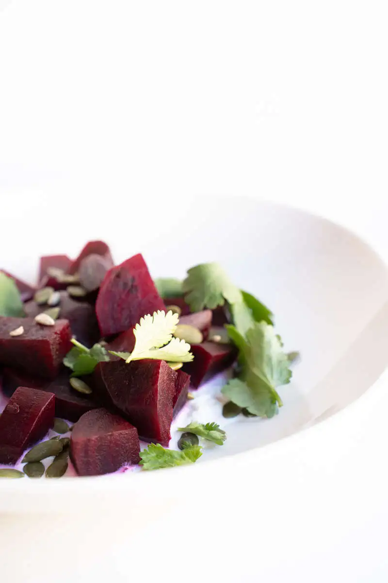 Салат с печеной свеклой и фета  ланч