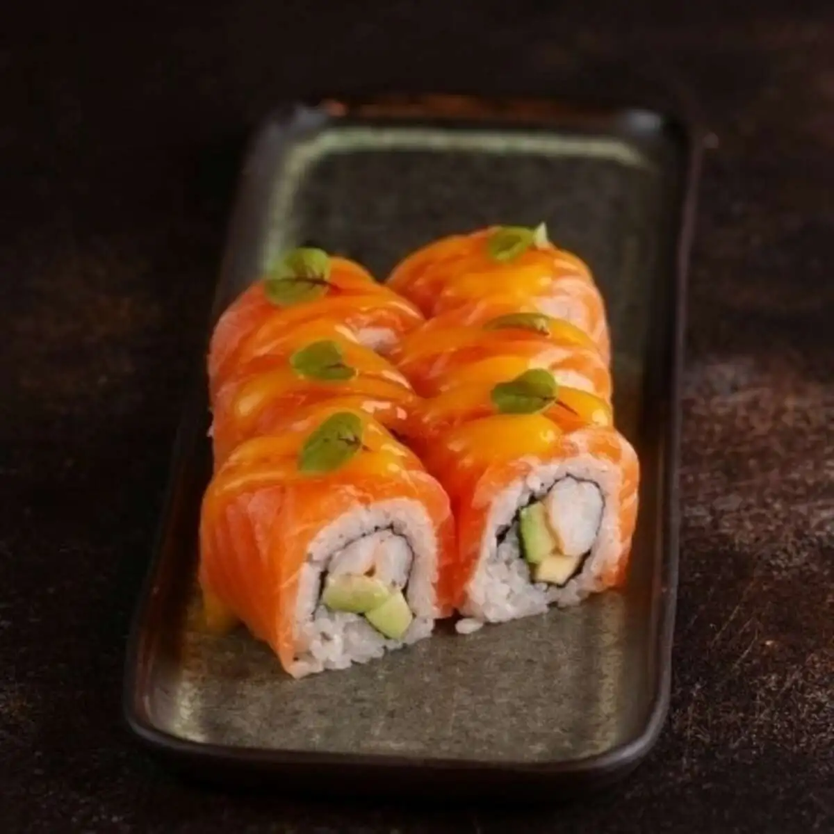 Ролл с лососем и креветкой 