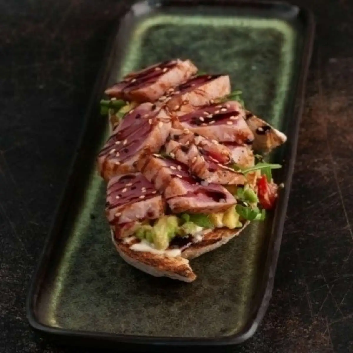 Брускетта с тунцом 