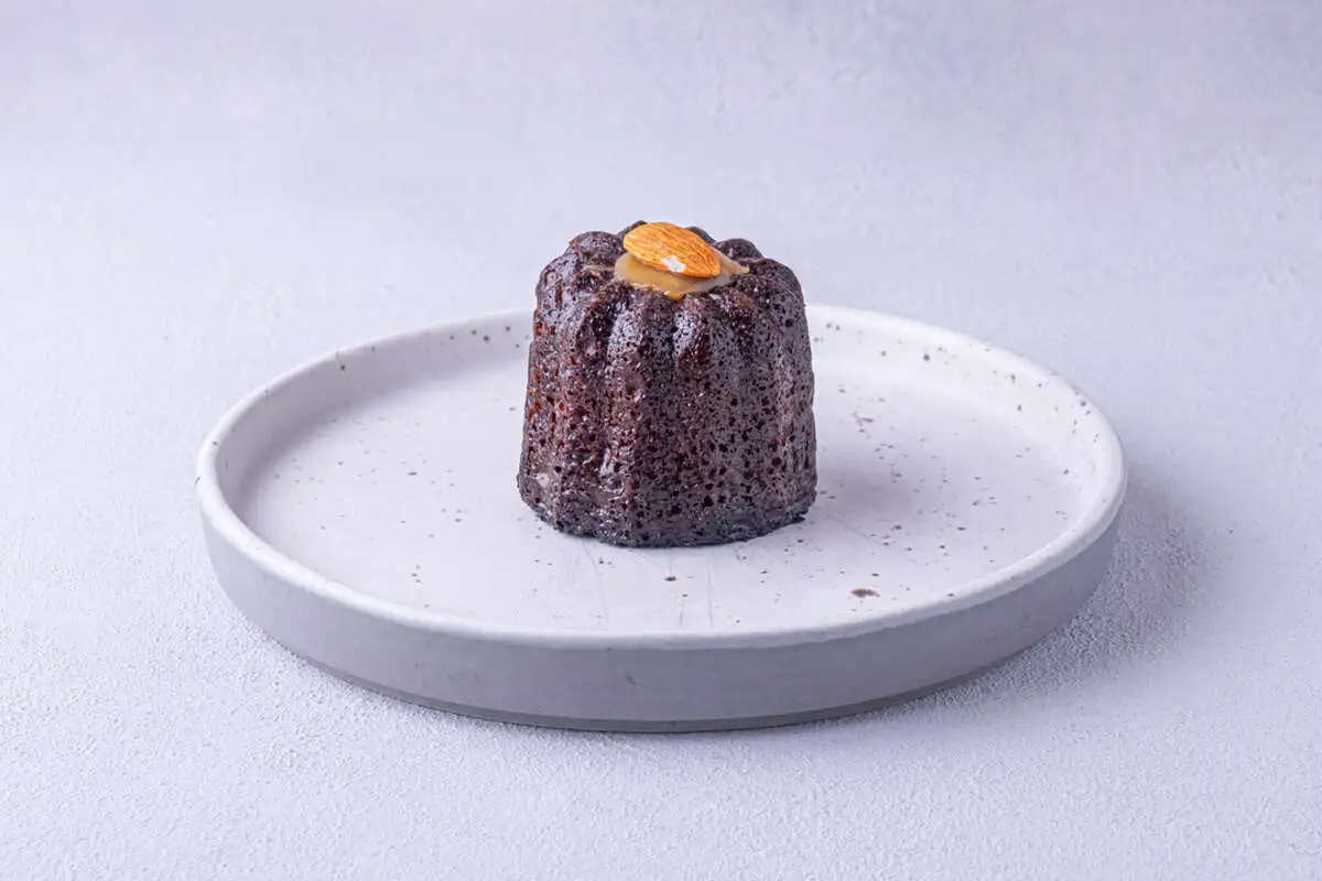 Канеле Карамель-миндаль