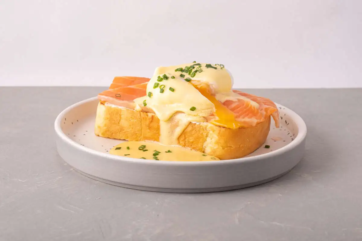 Бенедикт с семгой