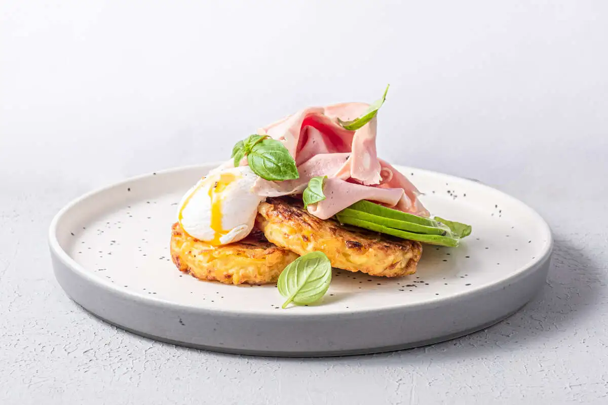 Драник с мортаделлой и авокадо