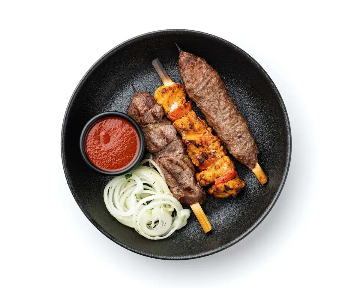 Микс шашлычков курица, баранина, люля кебаб из говядины