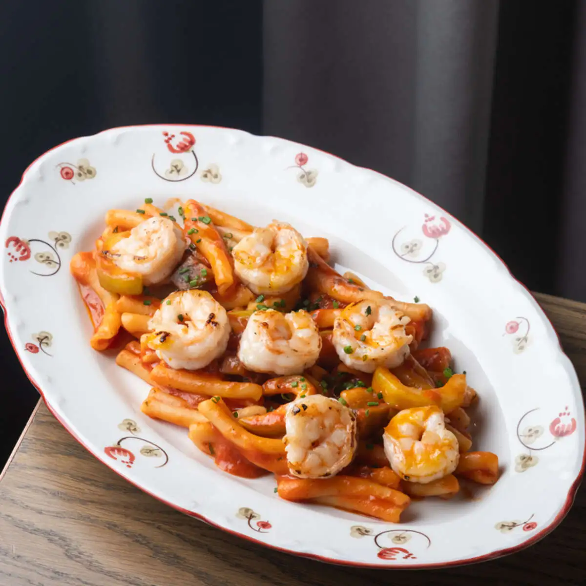 Казарече в соусе арабьята с креветками 