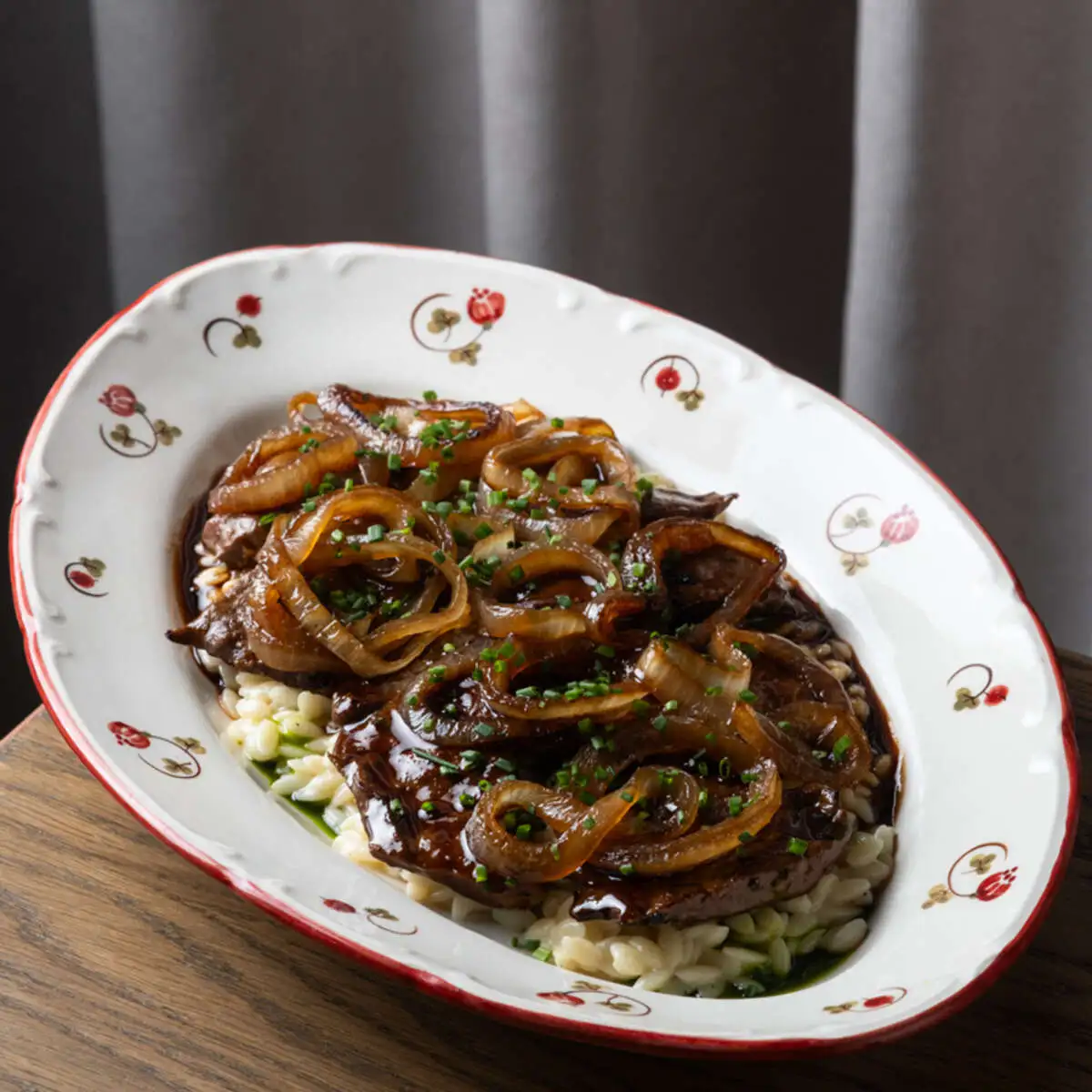 Печень говяжья по-венециански 