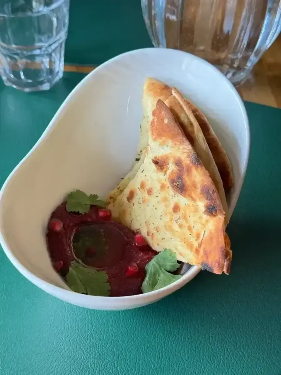 Хумус из свеклы с пшеничной лепешкой, 170/220г