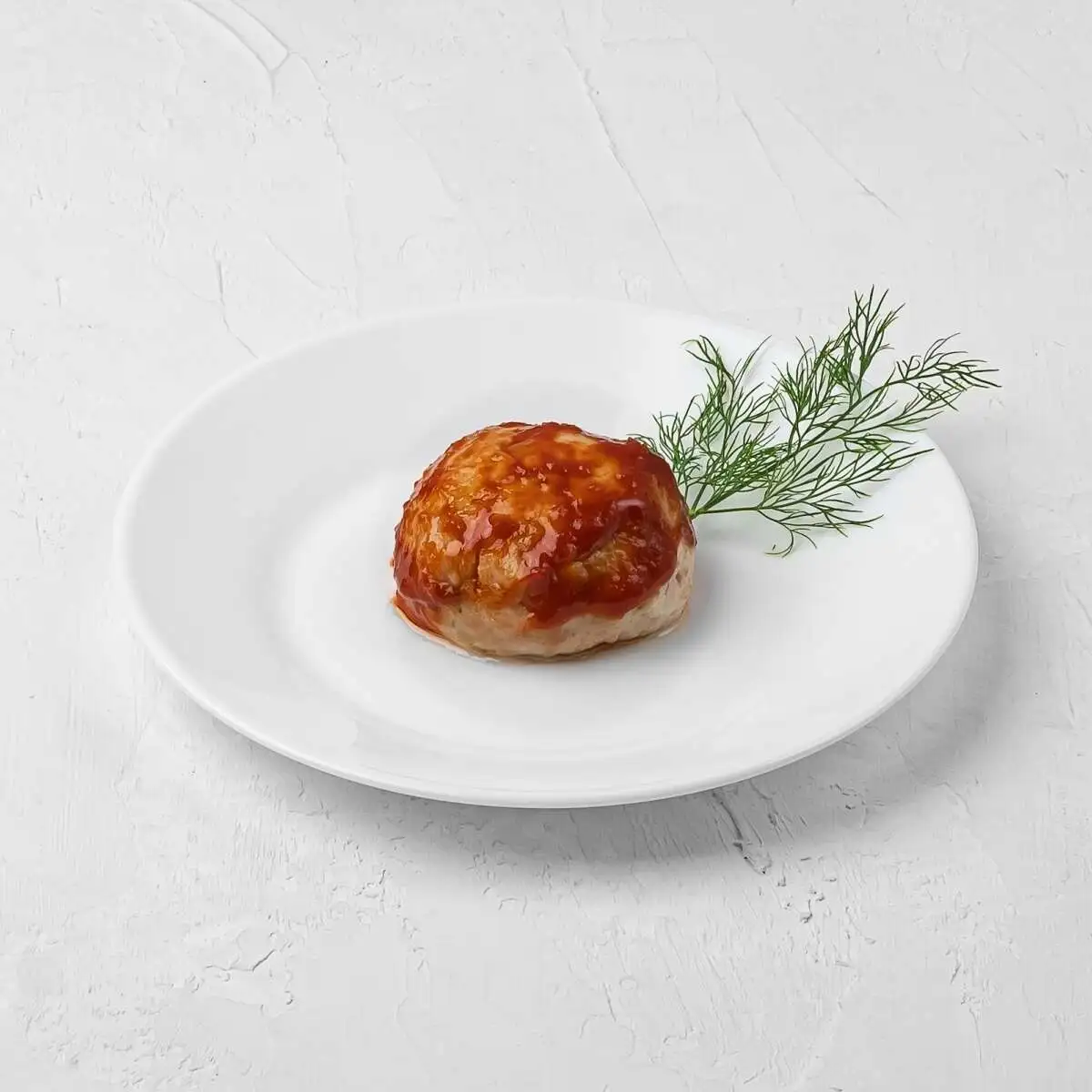 Тефтелька мясная в красном соусе