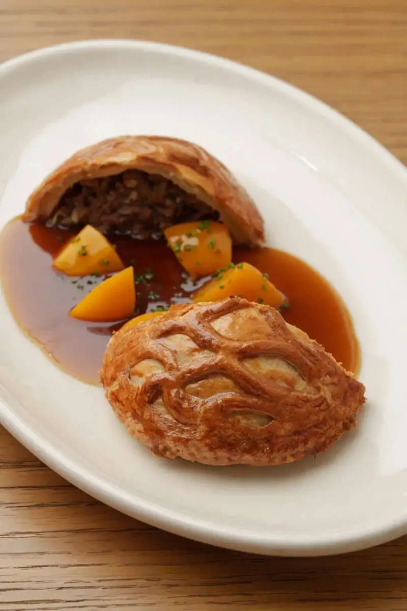 Пирог с говяжьей грудинкой и капустой