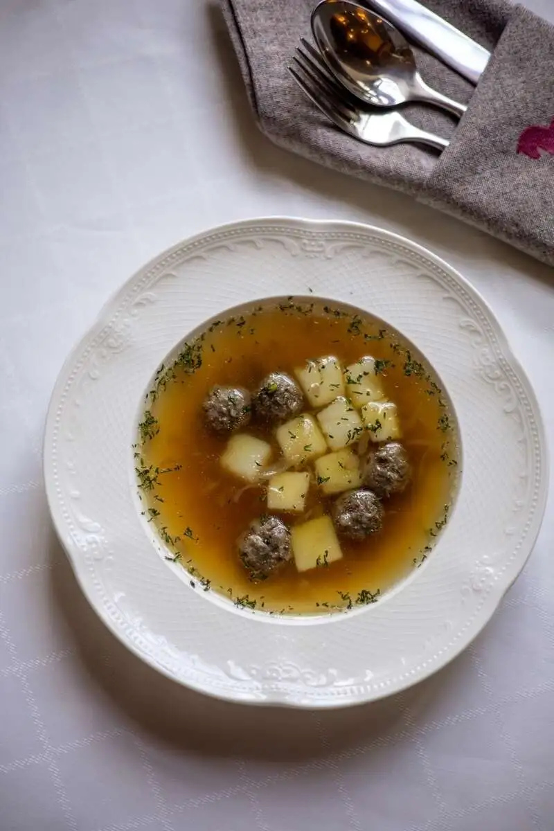 БИЗНЕС 2026  Бульон мясной с фрикадельками