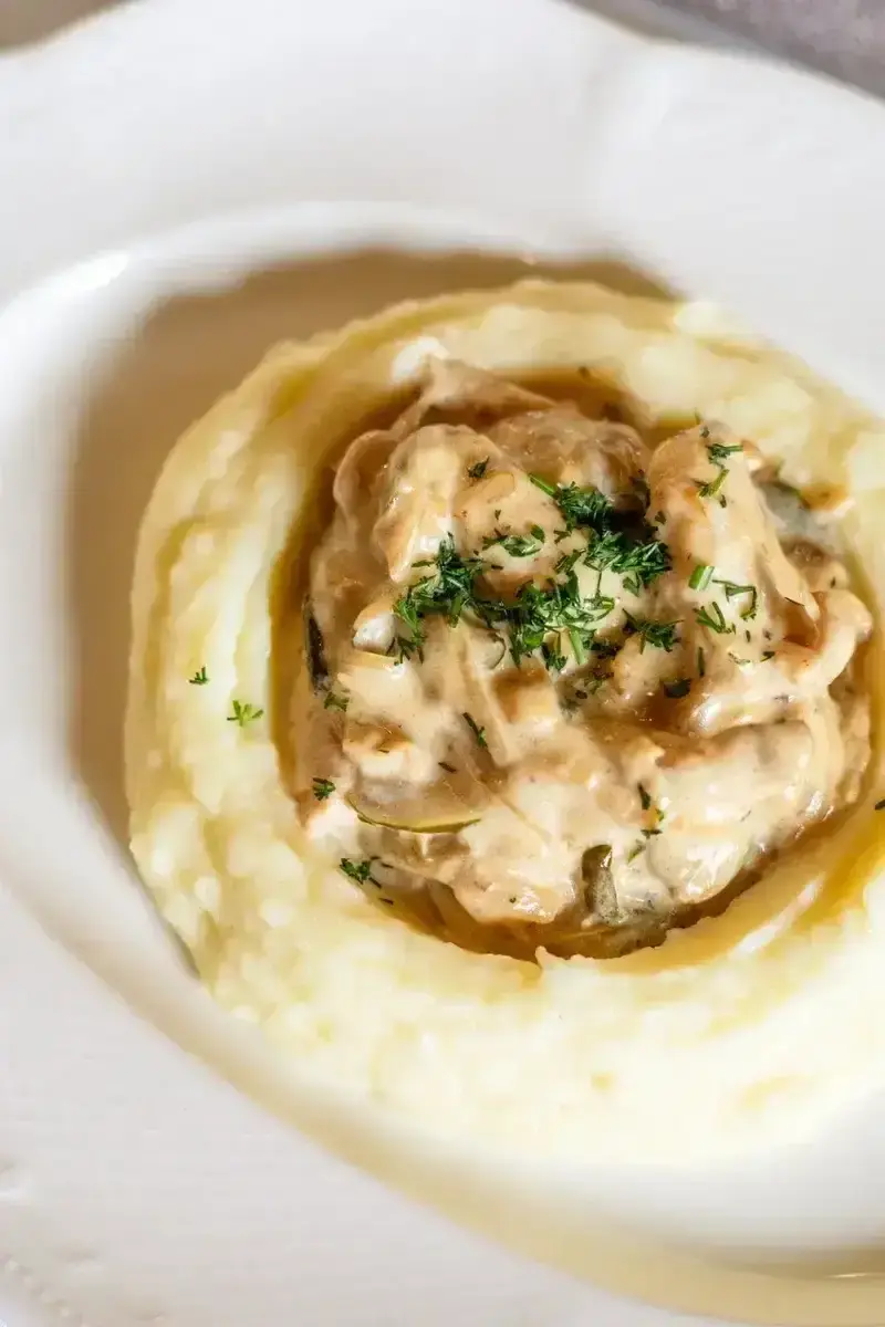 БИЗНЕС 2026 Бефстрогонов с курицей и пюре