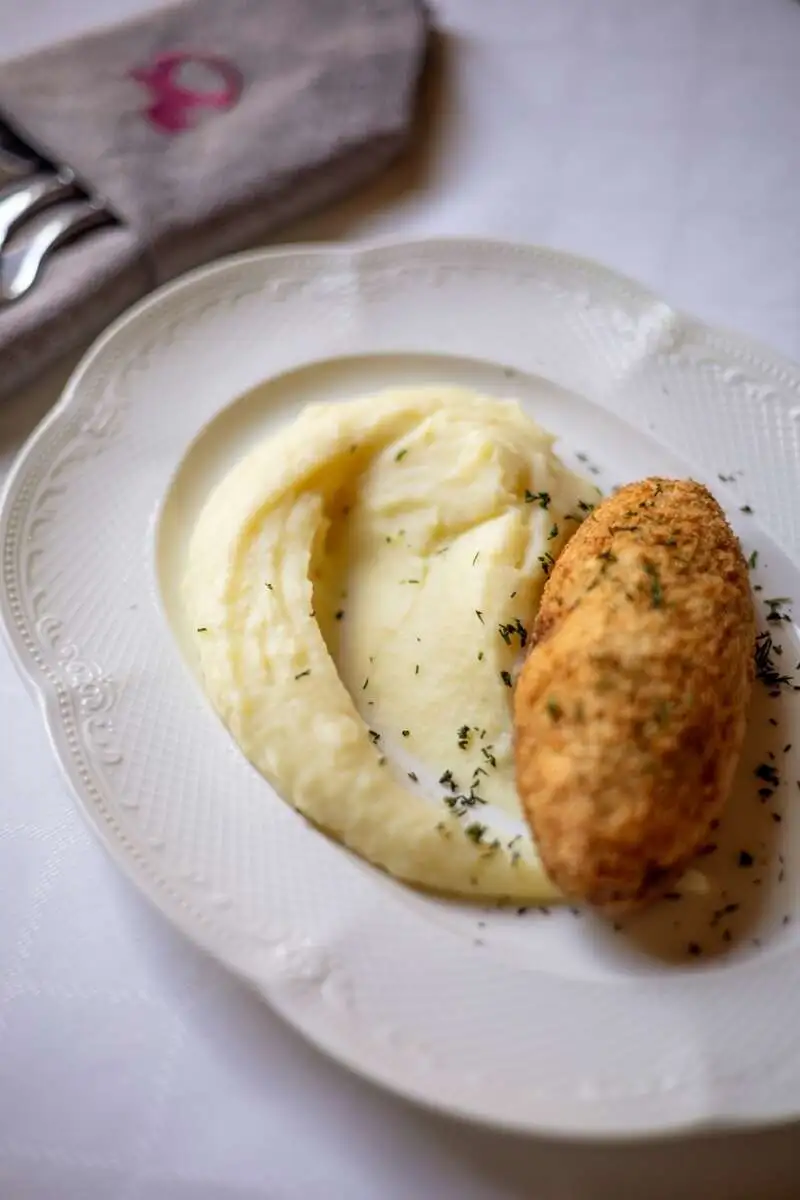 БИЗНЕС 2026 Зразы из говядины с луком и картофельным пюре