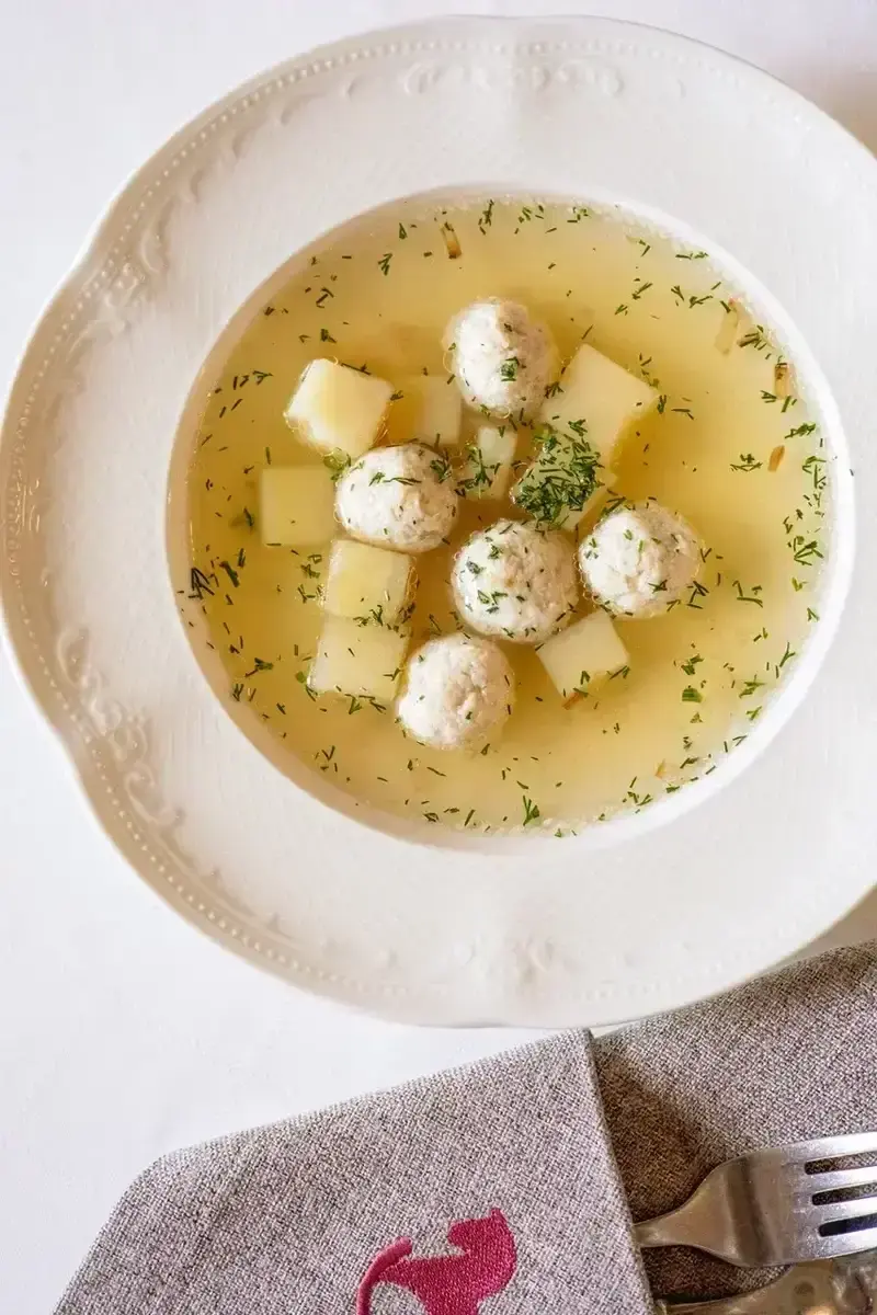 БИЗНЕС 2026 Бульон с куриными фрикадельками