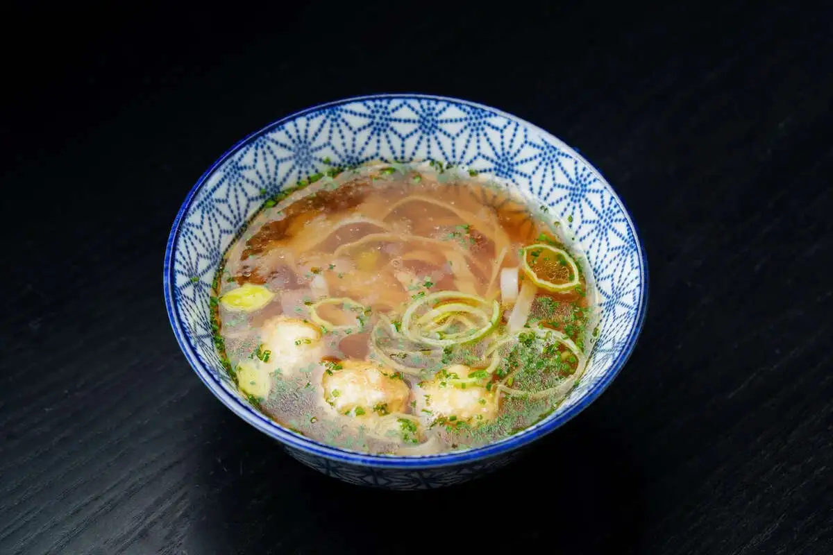  Азиатский суп-лапша с фрикадельками из креветок 