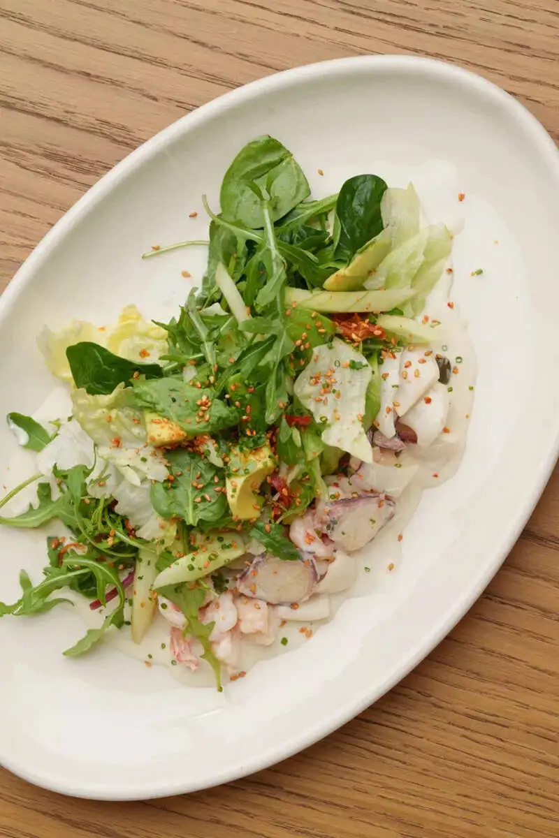 Салат с тёплыми морепродуктами