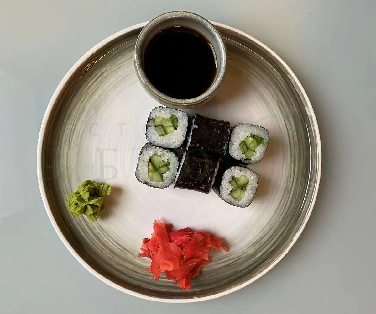 Маки-ролл с огурцом