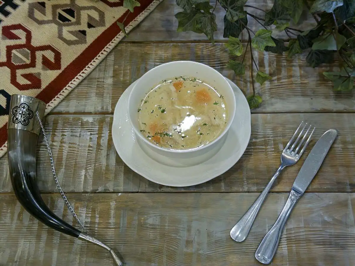  Куринный бульон с лапшой и курицей