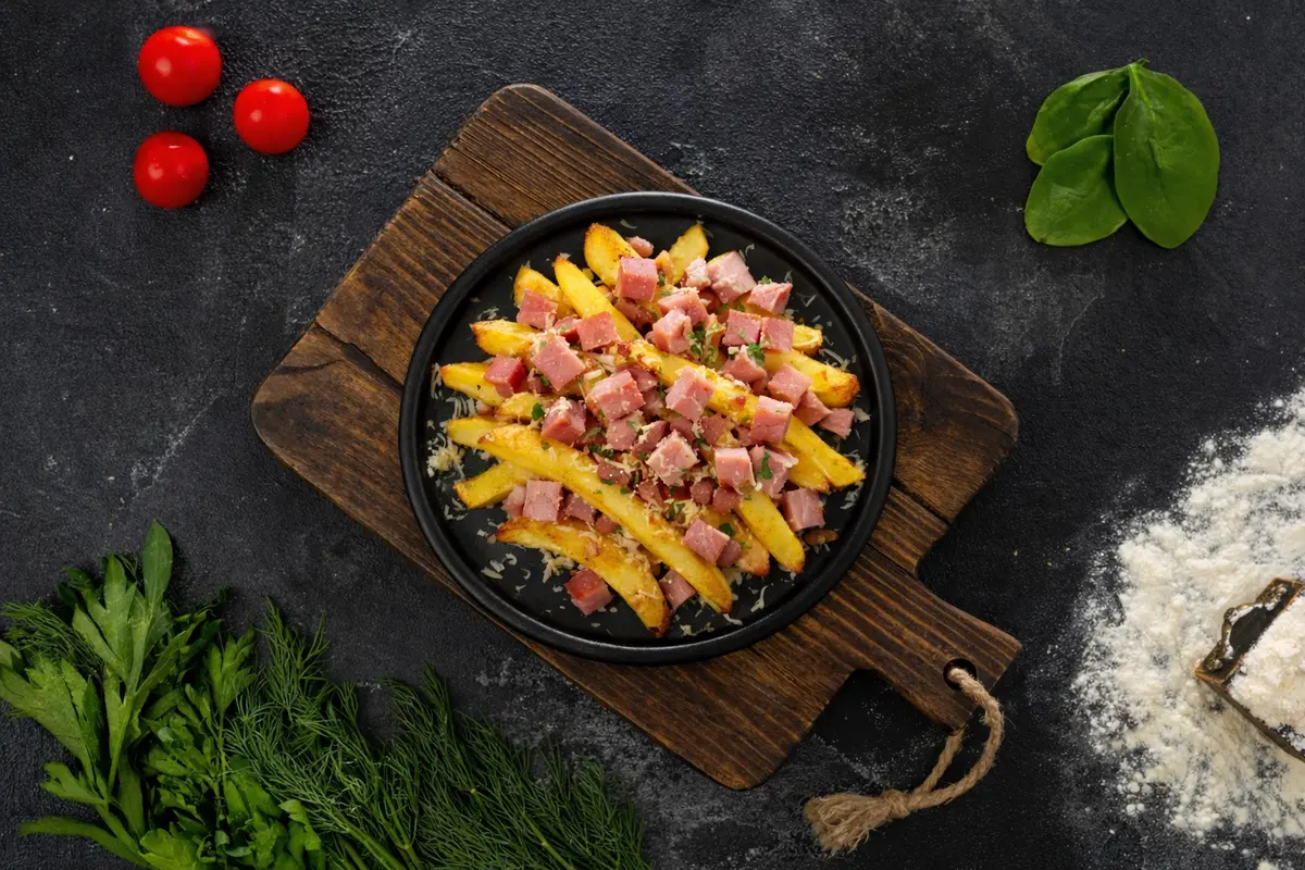 Картофель фри с ветчиной