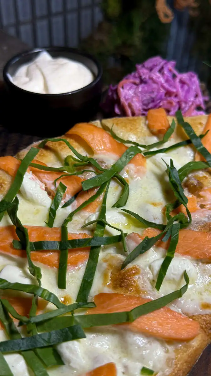 Пицца с лососем и сливочным сыром. 220гр.