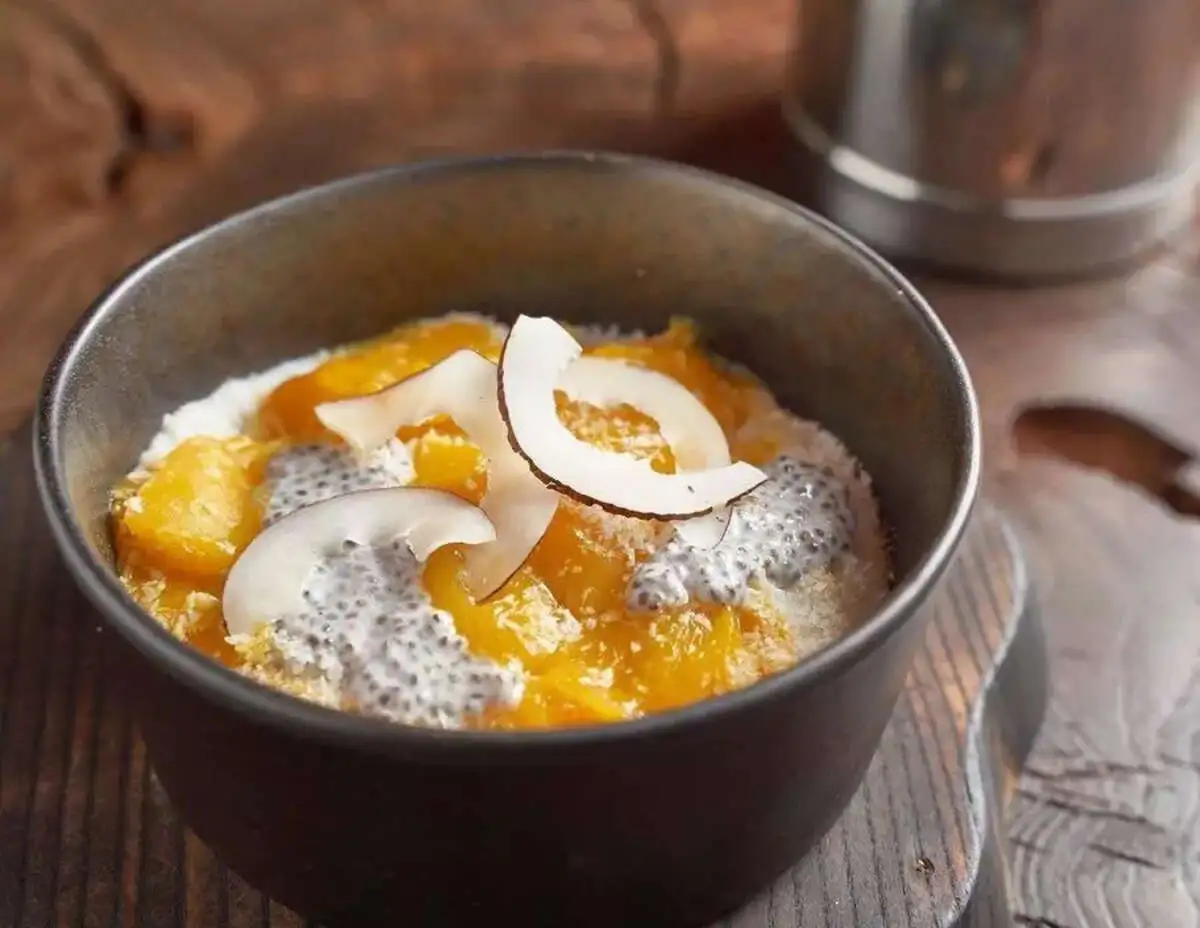 Рисовая каша на кокосовом молоке с манго и семенами чиа 270гр.