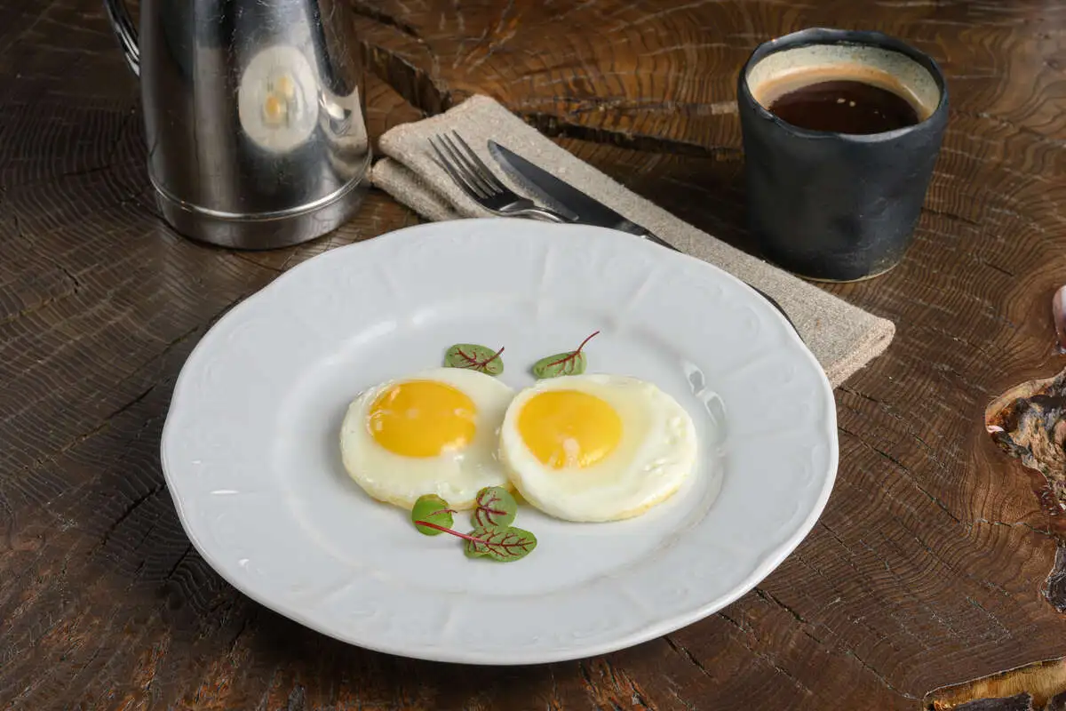 Глазунья, скрэмбл или омлет из 3-х яиц