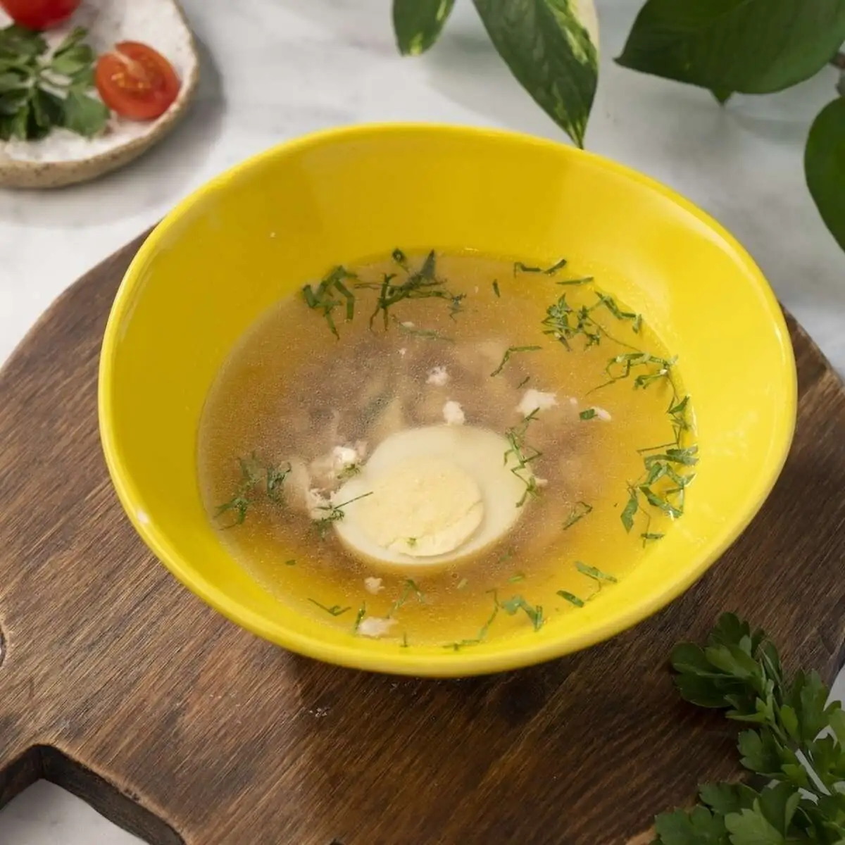 Бульон куриный с яйцом