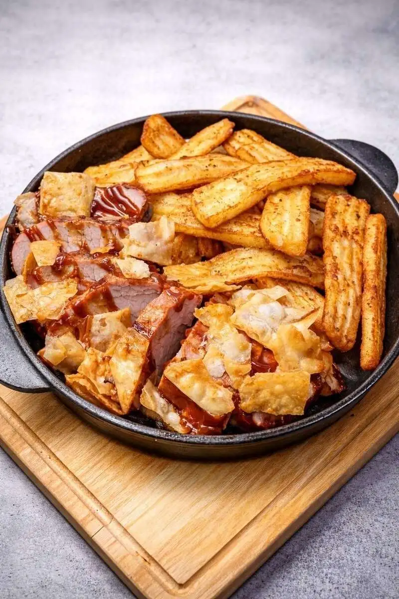 Вырезка со свинины с картофельными стрипсами