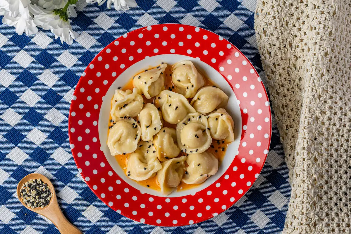 Пельмени с Креветками в соусе Том Ям