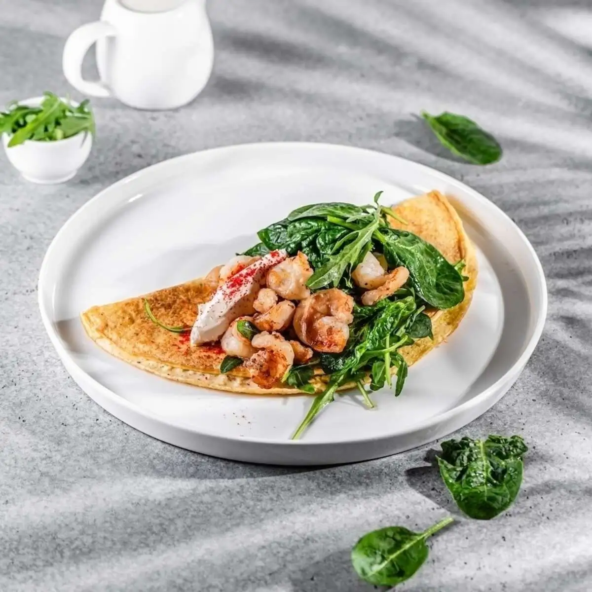 Омлет с креветками и шпинатом