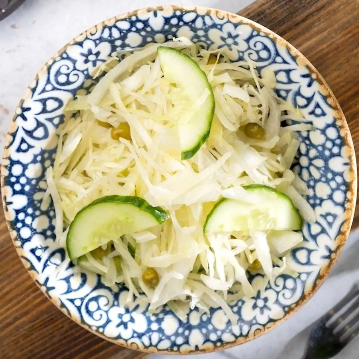 Салат из молодой капусты