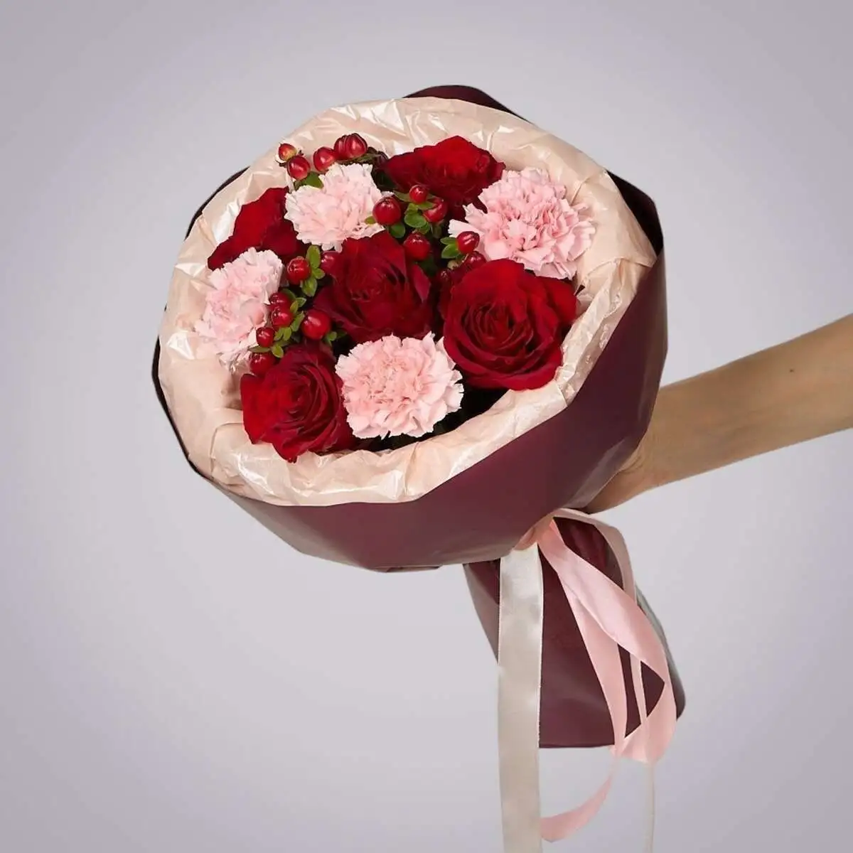 slide-https://cdn.smt.bz/uploads/media/photo/7877968/buket-_plenitelnye-momenty_-s-red-.webp