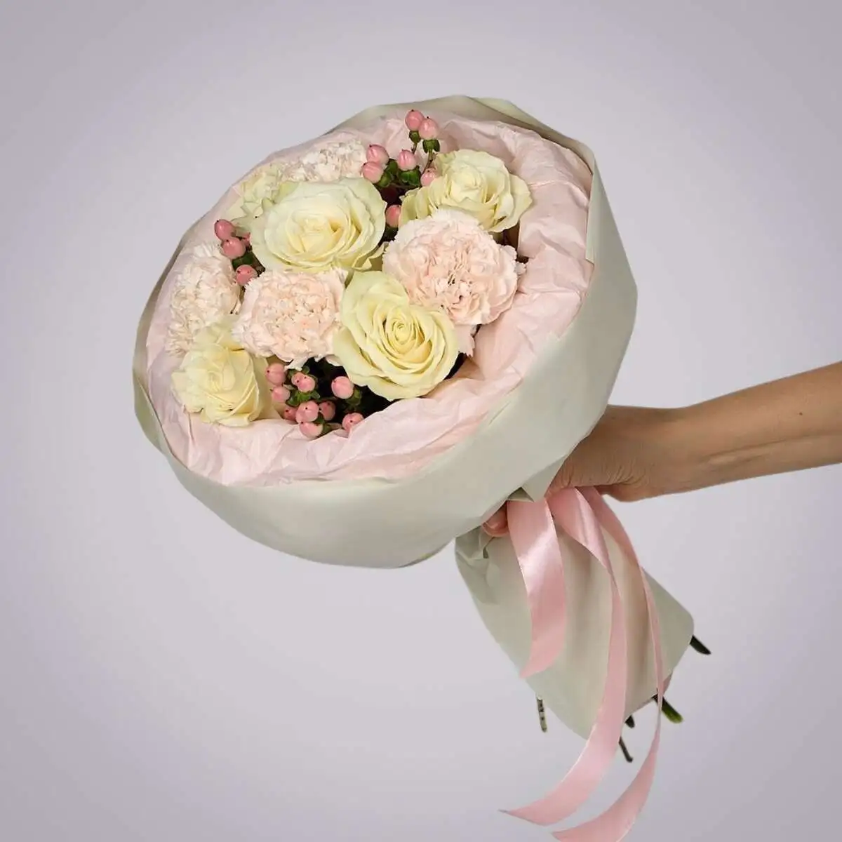 slide-https://cdn.smt.bz/uploads/media/photo/7877970/buket-_plenitelnye-momenty_-s-cream-.webp