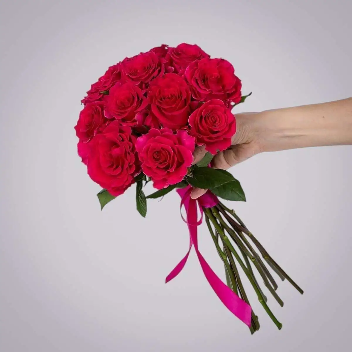 slide-https://cdn.smt.bz/uploads/media/photo/7877971/monobuket-11-roz-_gotcha_-pod-lentu-.webp