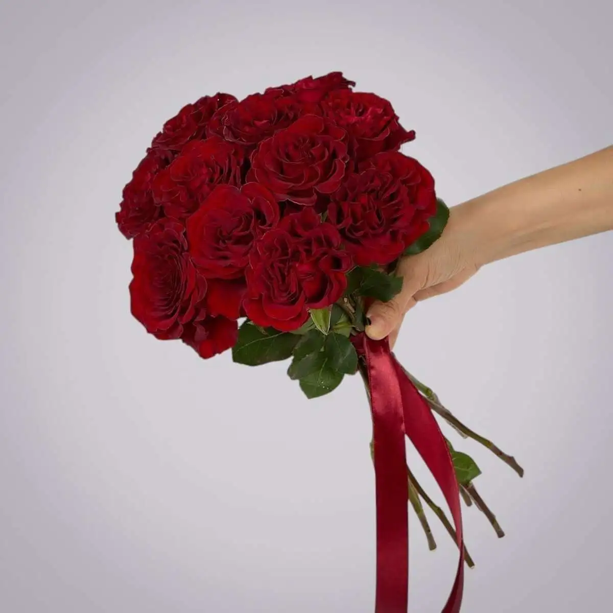 slide-https://cdn.smt.bz/uploads/media/photo/7877974/monobuket-11-pionovidnykh-roz-_hearts_-pod-lentu-.webp