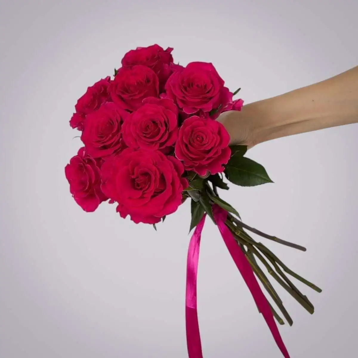 slide-https://cdn.smt.bz/uploads/media/photo/7877989/monobuket-9-roz-_gotcha_-pod-lentu-.webp
