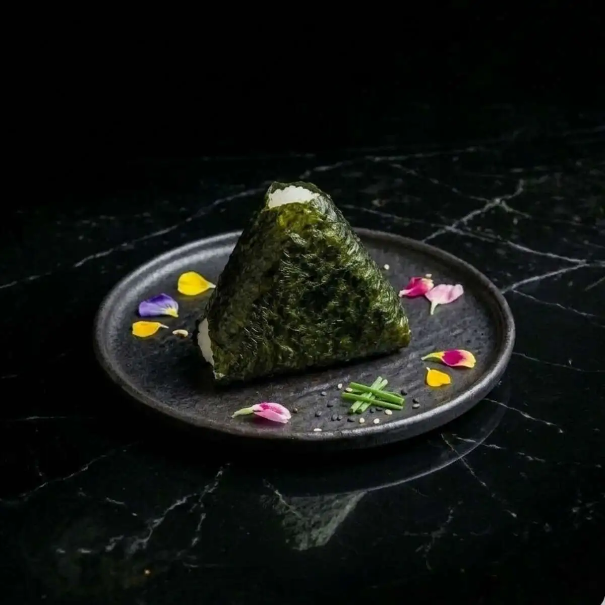 Онигири с курицей терияки 