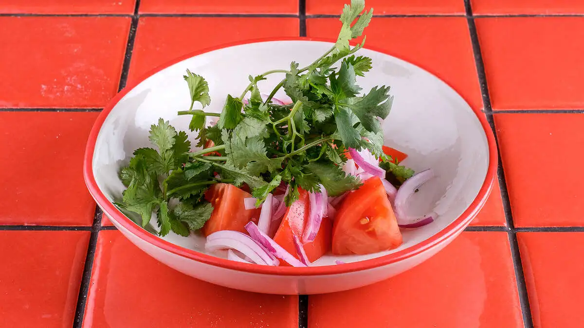 Томаты с луком