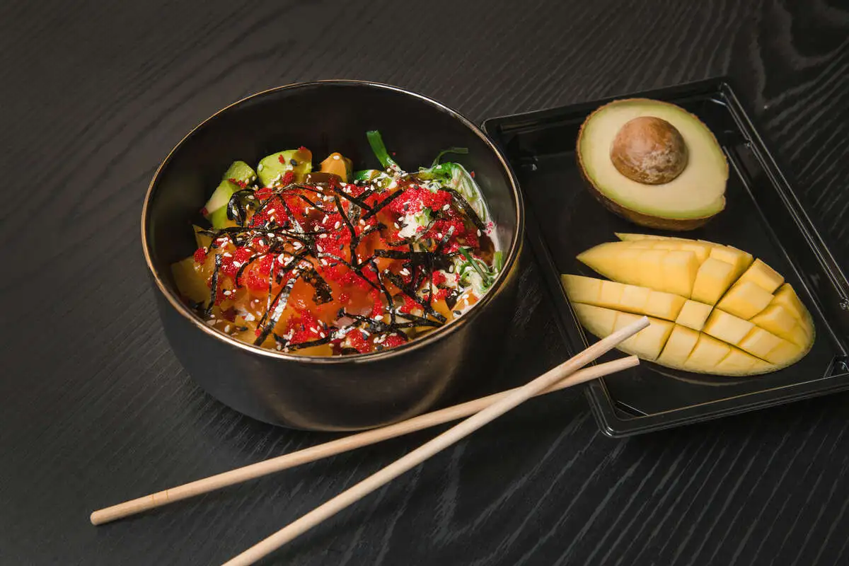 ПОКЕ С ЛОСОСЕМ