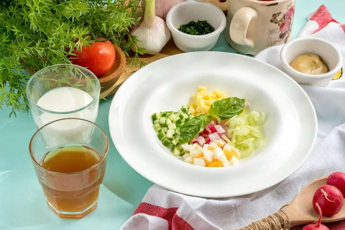 Окрошка овощная на кефире