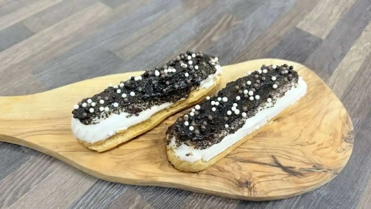 Эклер с маковой начинкой