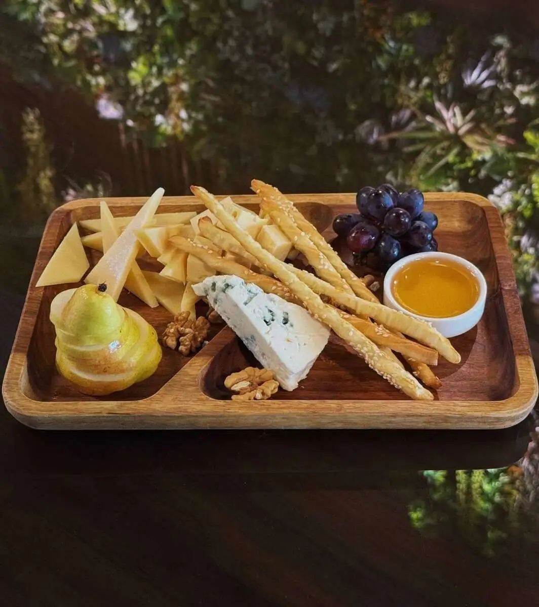 Собрание сыров с орехом и медом/Collection of cheeses with pican nut 