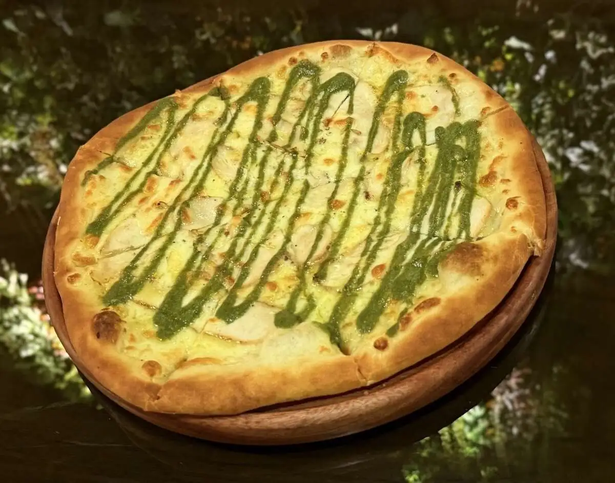 Пицца Сырный цыпленок с соусом "Песто" /Cheese chicken Pesto