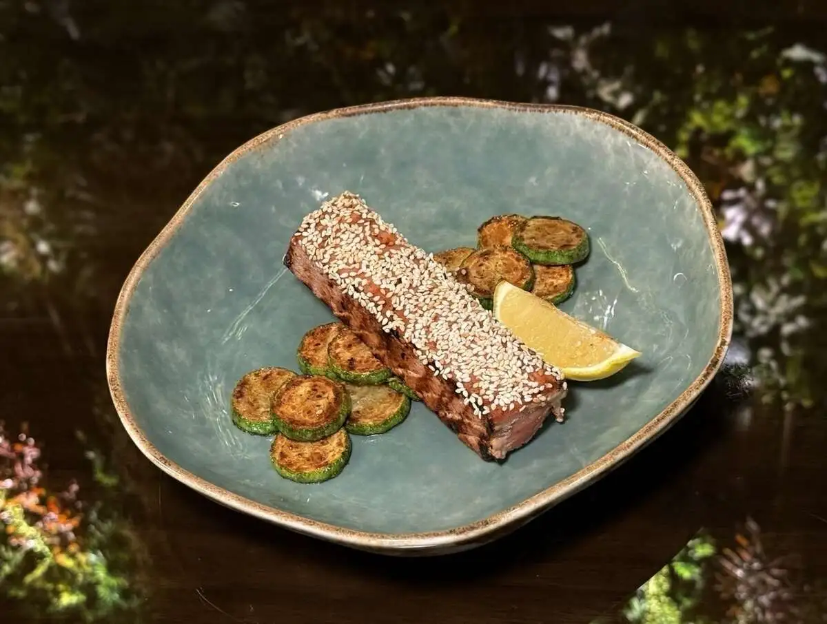 Тунец с соусом терияки / Tuna with teriyaki sauce