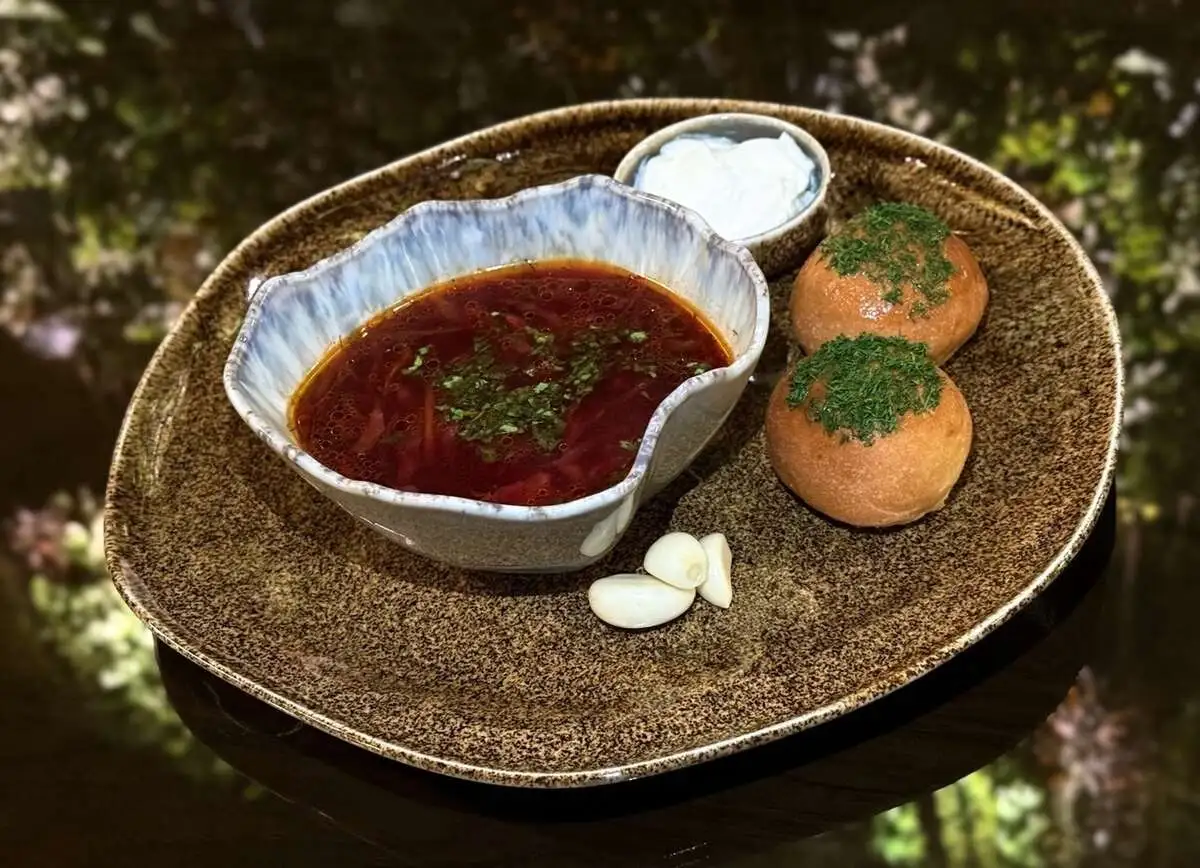 Борщ с пампушками/Borscht With Donuts