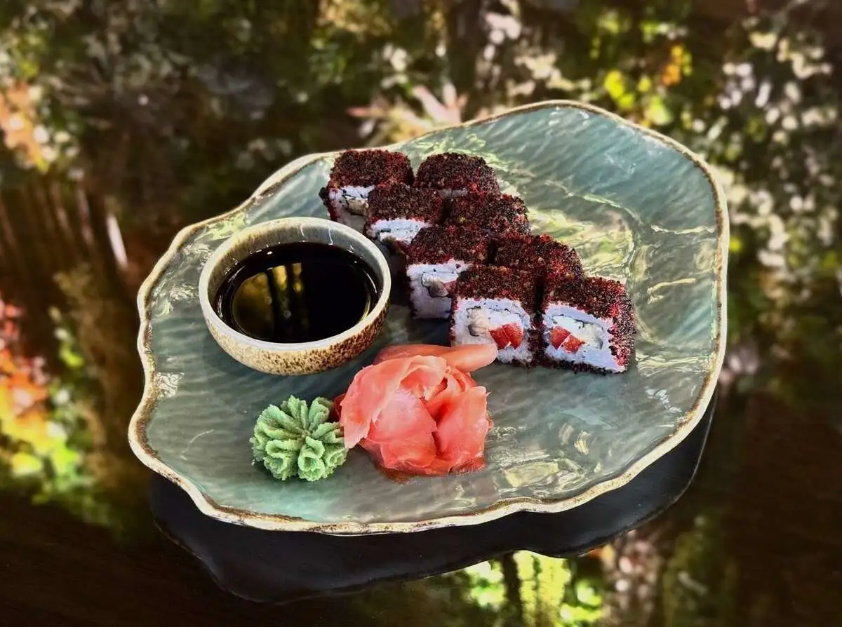 Ролл с угрем и болгарским перцем/Roll with eel and bell pepper