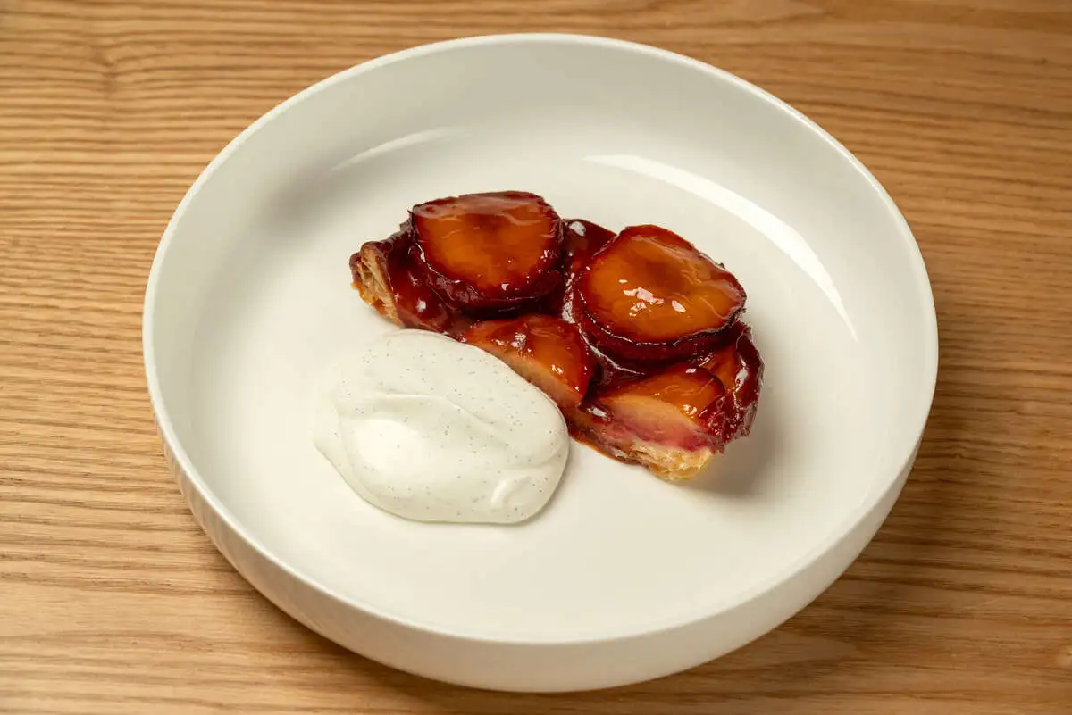 Тарт Татен со сливой