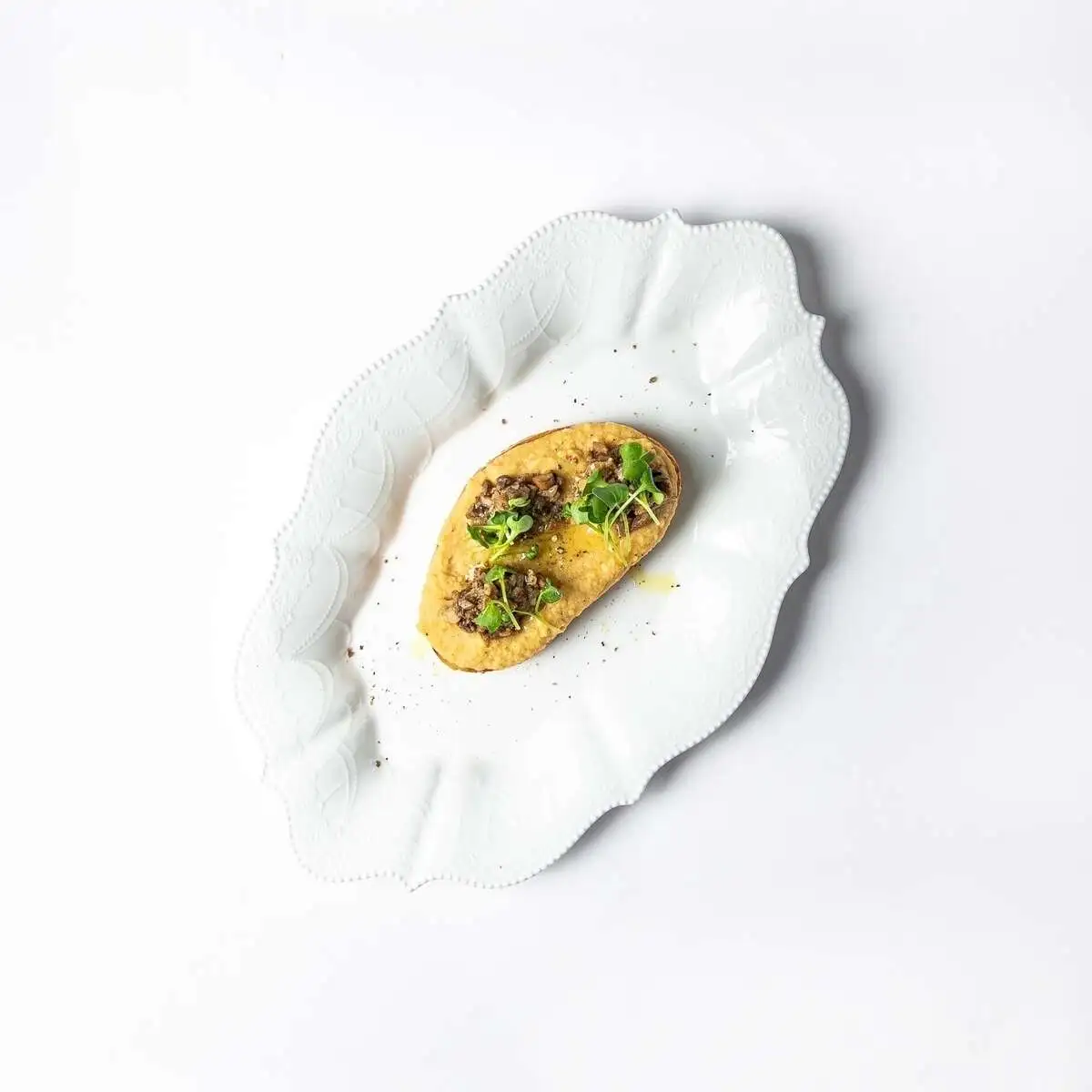 Хумус с грибным тапенадом на чиабатте