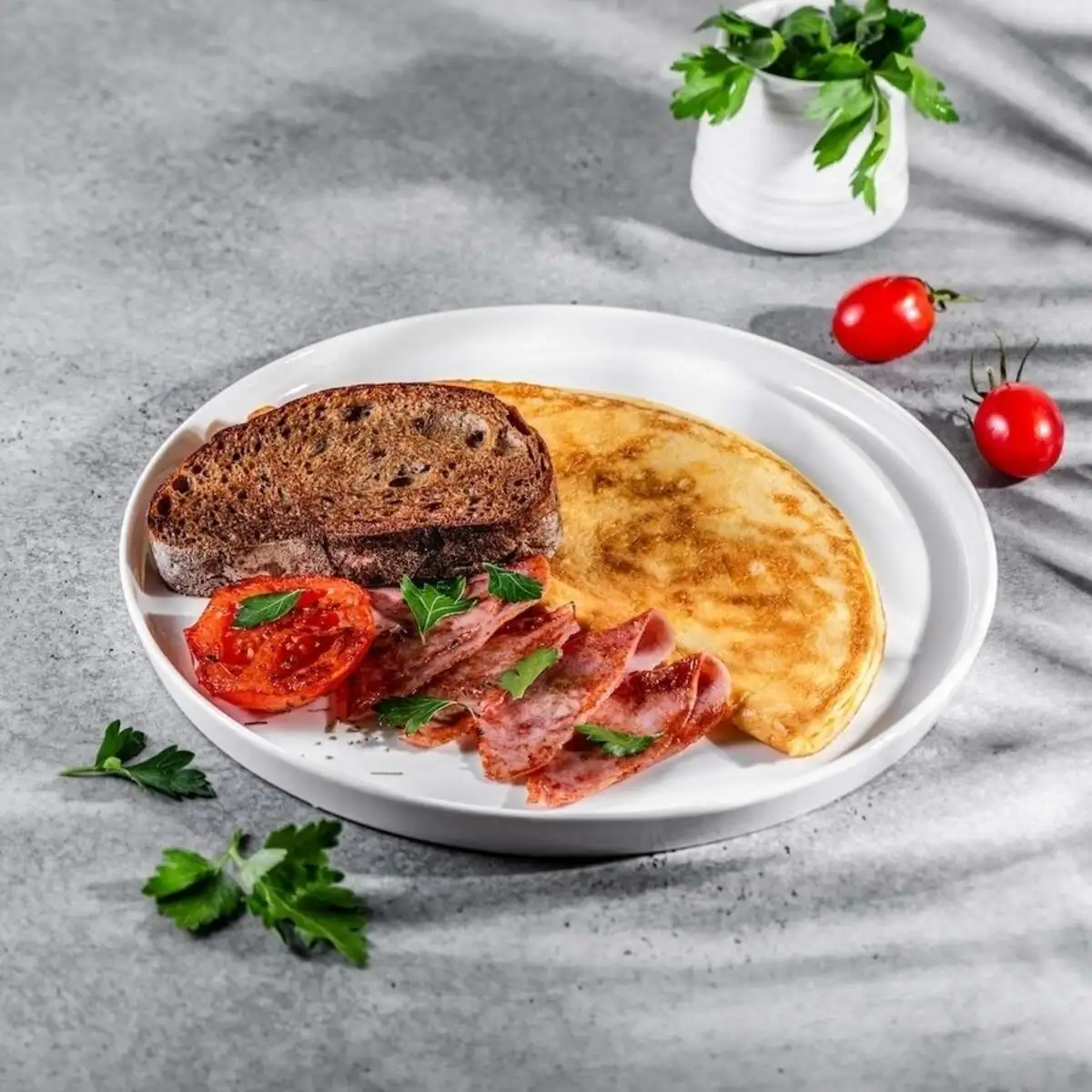 Омлет с ветчиной и томатом