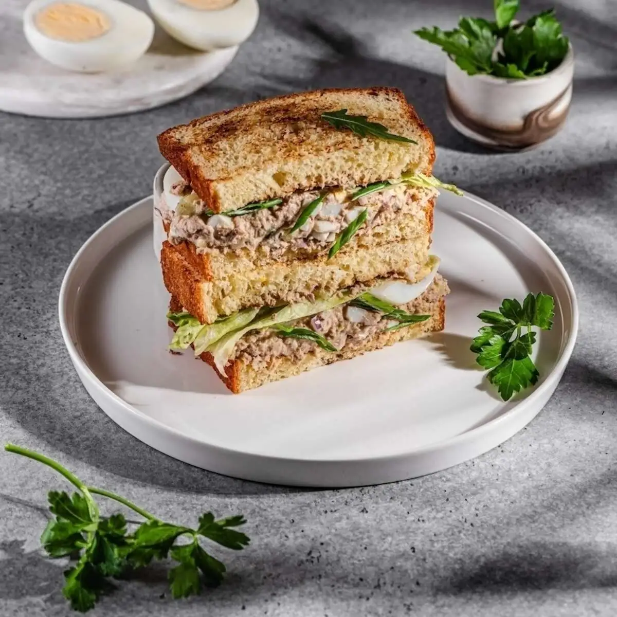 Сендвич с тунцом