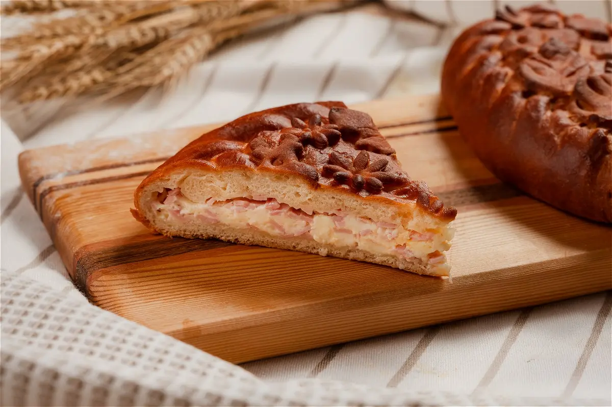 Пирог с ветчиной и сыром